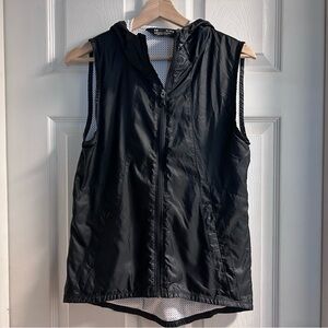 Under Armour Sleeveless Black Hooded Windbreaker Vest Running Athletic Hooded